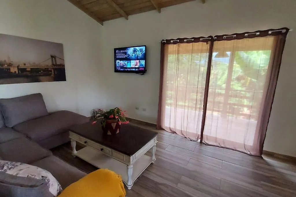 Cabana Vista A Las Montanas De Manabao