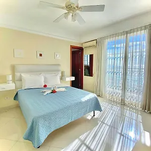 Shakey Apartahotel